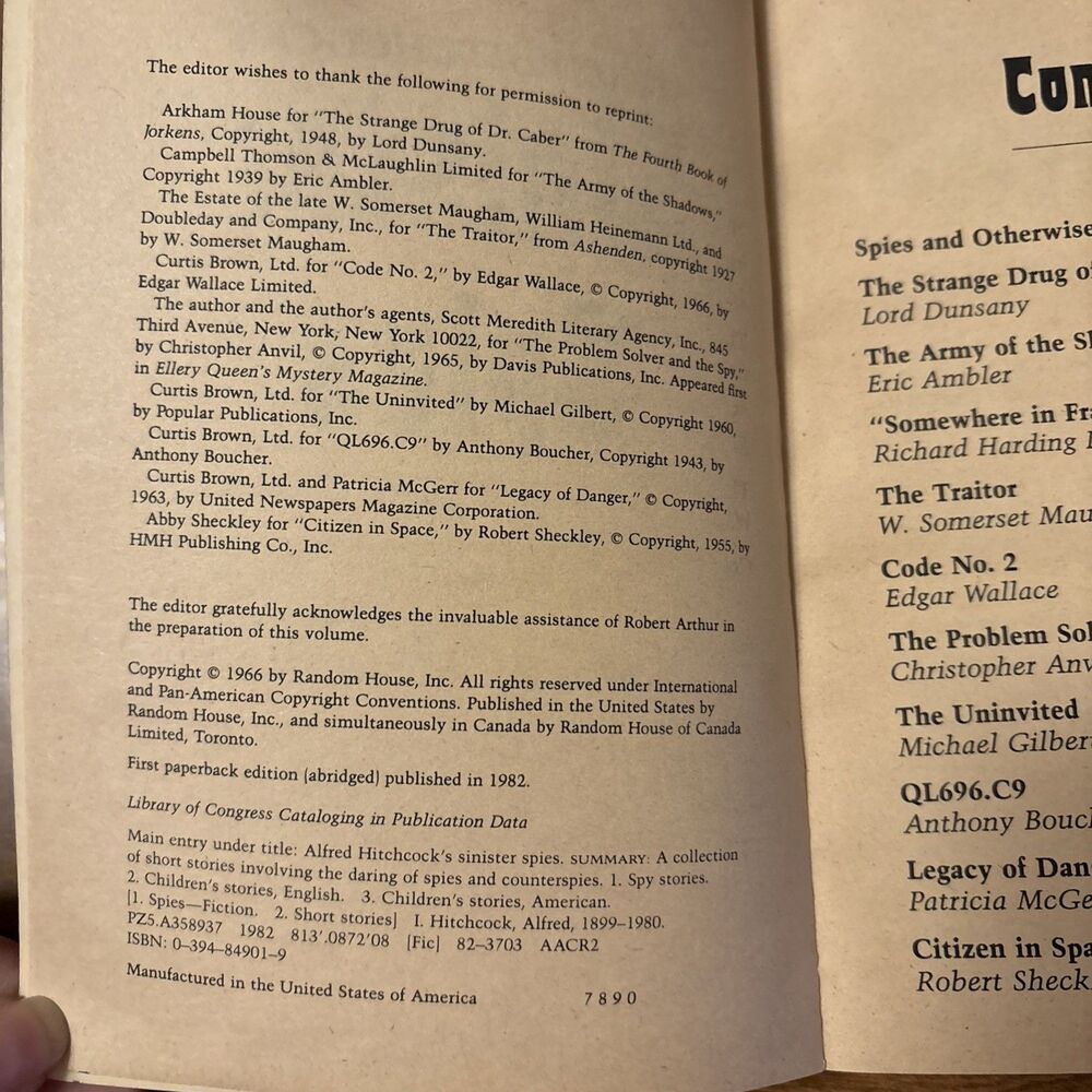 Alfred Hitchcock's Sinister Spies Short Stories 1st PB Edition Random House 1982 - Picture 7 of 8